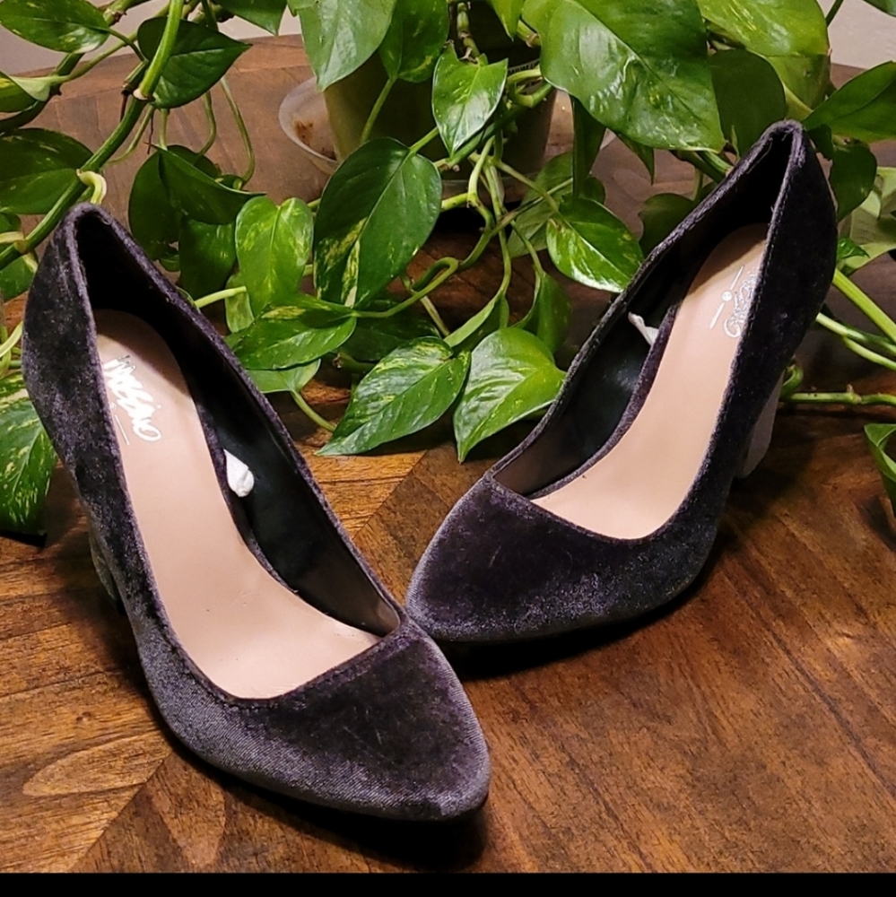 Mossimo supply company velvet block  pumps. Sz 8
